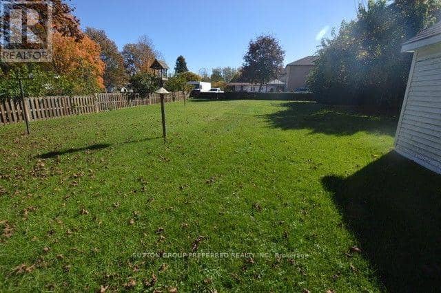 264 Mary Street — photo 10 of 11