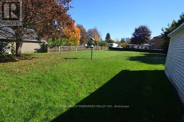 264 Mary Street — photo 11 of 11