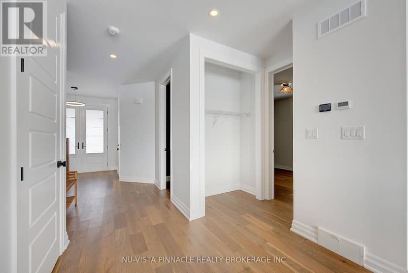 2340 Darwin Crescent, London South, photo 6