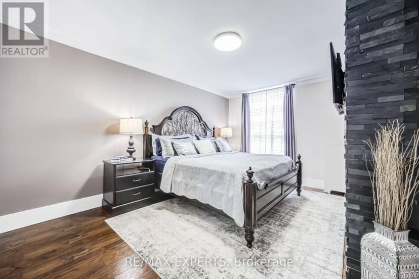 1104 - 130 Neptune Drive — photo 18 of 37