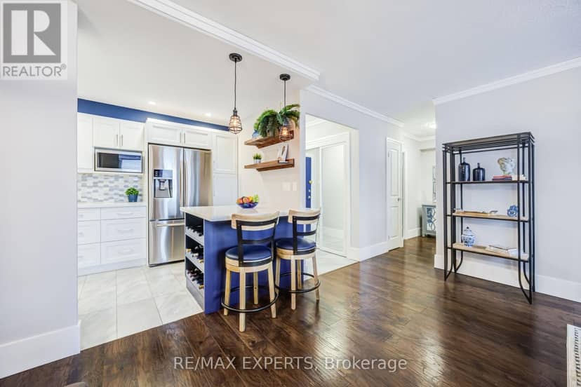 1104 - 130 Neptune Drive, Toronto, photo 5