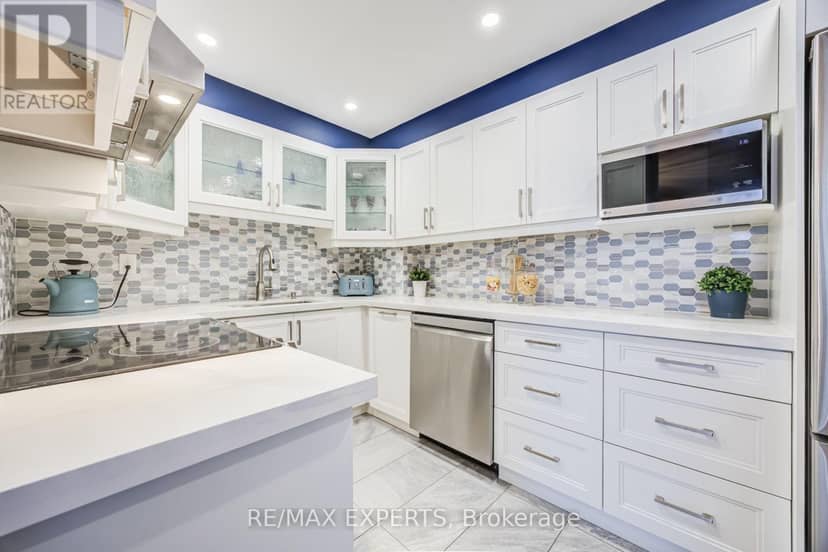 1104 - 130 Neptune Drive, Toronto, photo 6