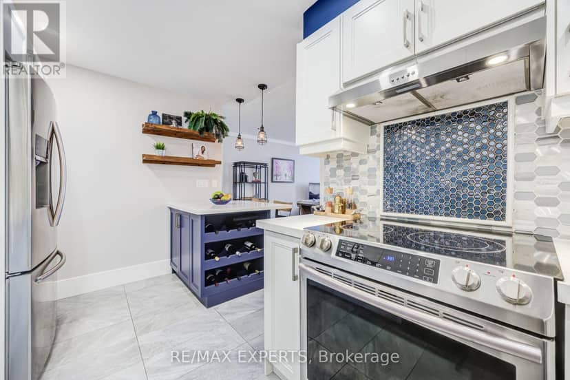 1104 - 130 Neptune Drive, Toronto, photo 8