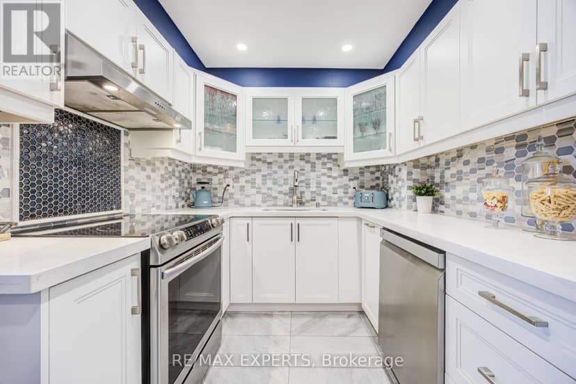 1104 - 130 Neptune Drive — photo 9 of 37
