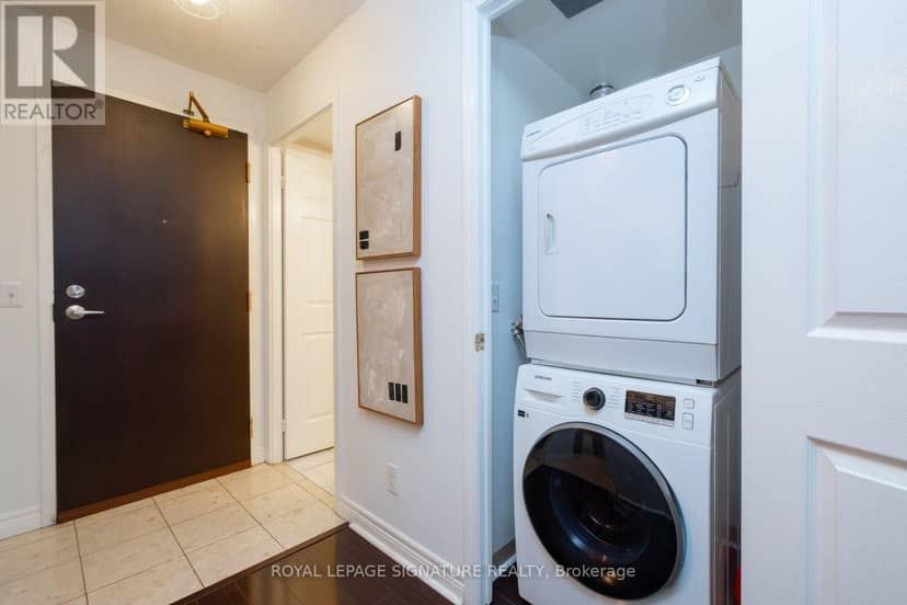 PH03 - 30 Grand Trunk Crescent — photo 21 of 31