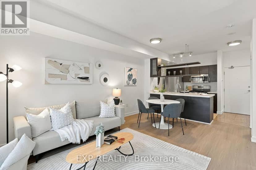 301 - 9 Spadina Avenue — photo 1 of 24