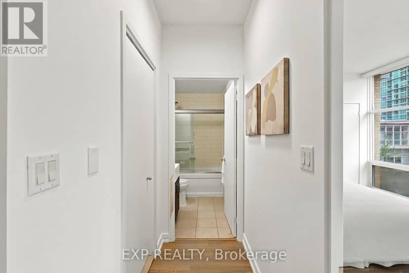 301 - 9 Spadina Avenue — photo 18 of 24