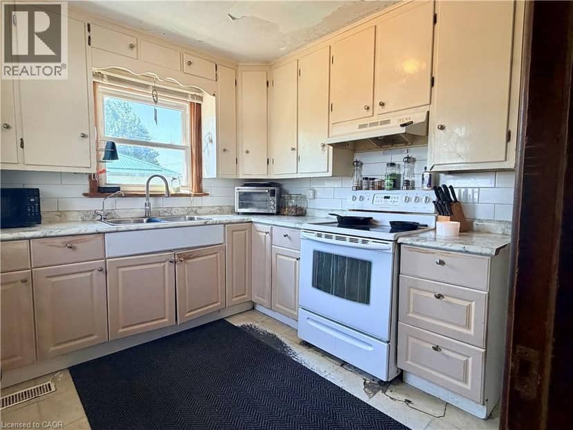 23 ERIE Avenue S — photo 12 of 34