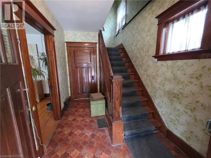 20 FAIRVIEW Avenue — photo 20 of 31