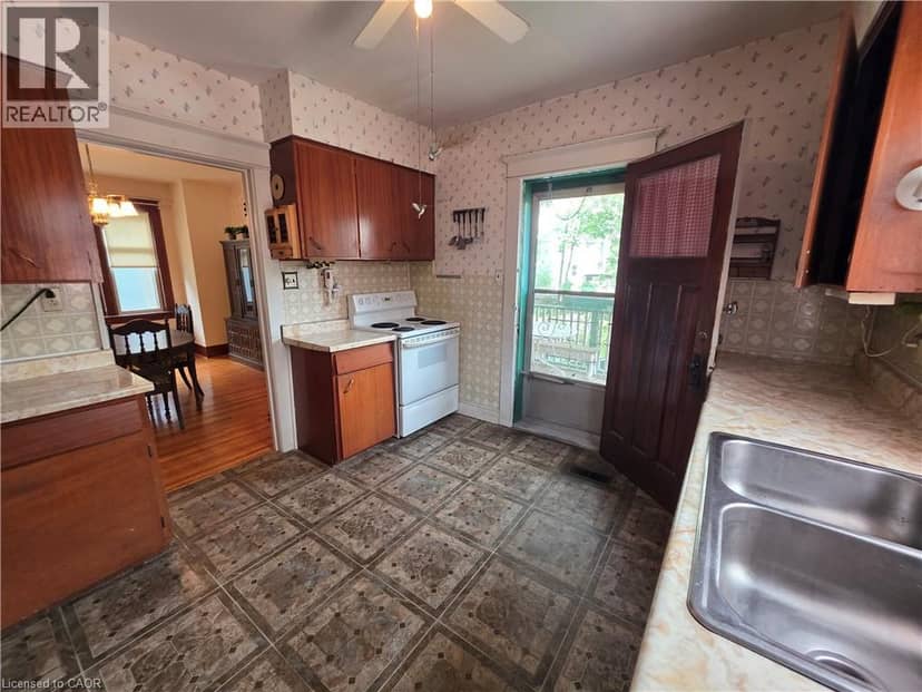 20 FAIRVIEW Avenue — photo 16 of 31