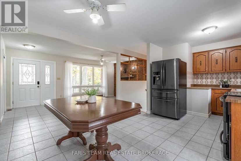 214 Leslie Street — photo 7 of 21