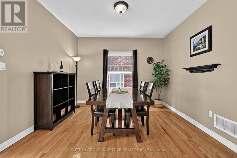 23 Prince Of Wales Drive — photo 10 of 36