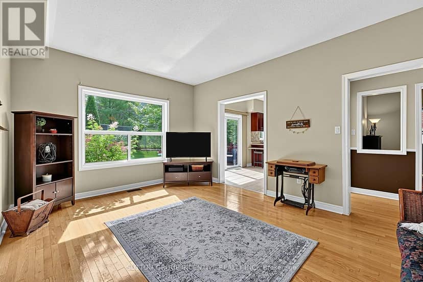 23 Prince Of Wales Drive — photo 12 of 36