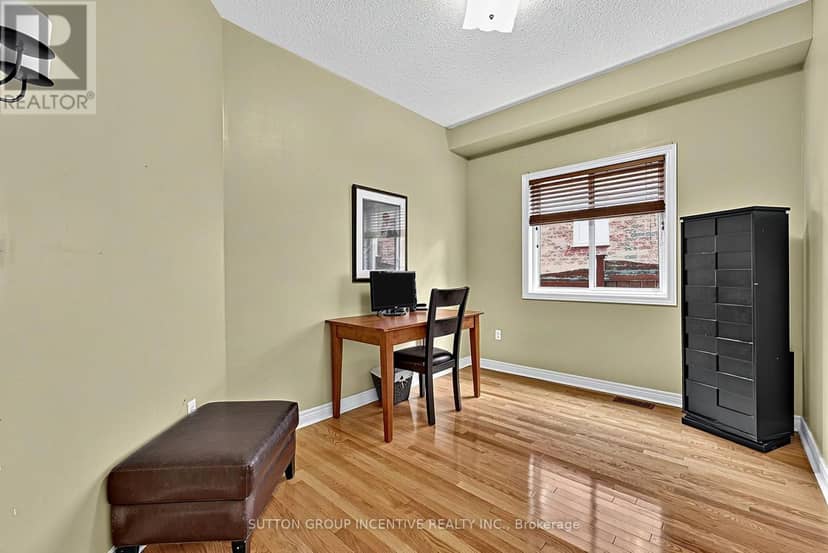 23 Prince Of Wales Drive — photo 13 of 36