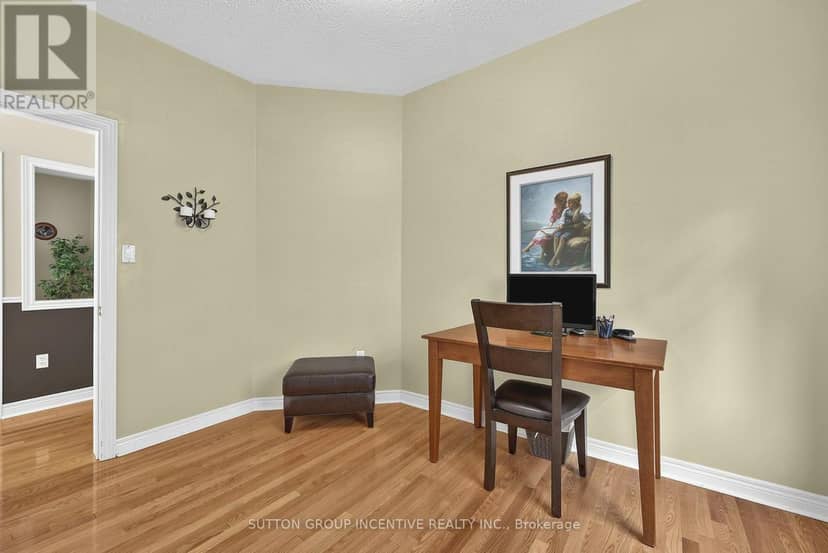 23 Prince Of Wales Drive — photo 14 of 36