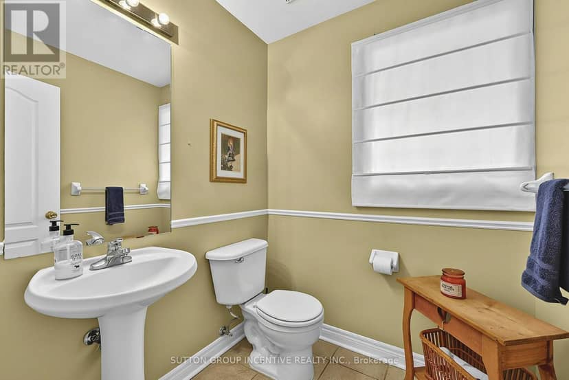 23 Prince Of Wales Drive — photo 15 of 36