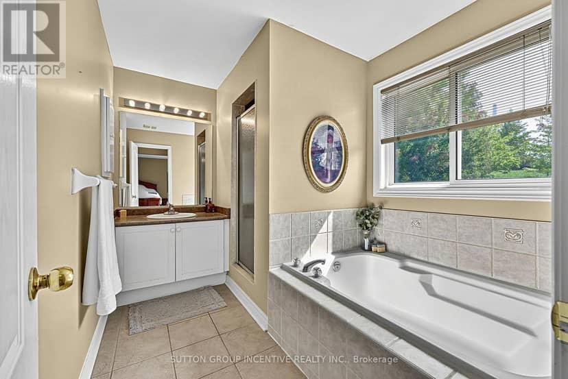 23 Prince Of Wales Drive — photo 17 of 36