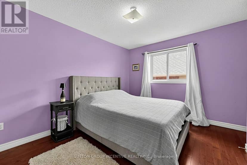 23 Prince Of Wales Drive — photo 18 of 36