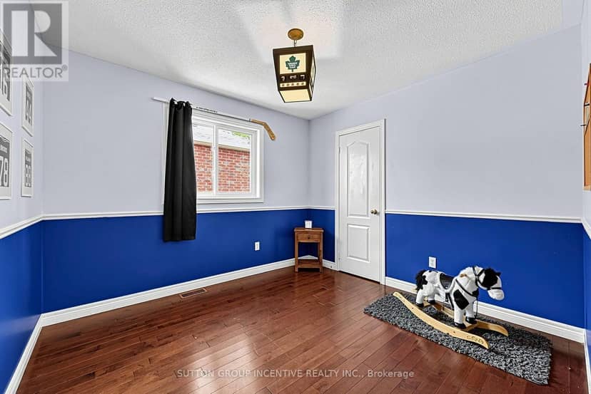 23 Prince Of Wales Drive — photo 21 of 36
