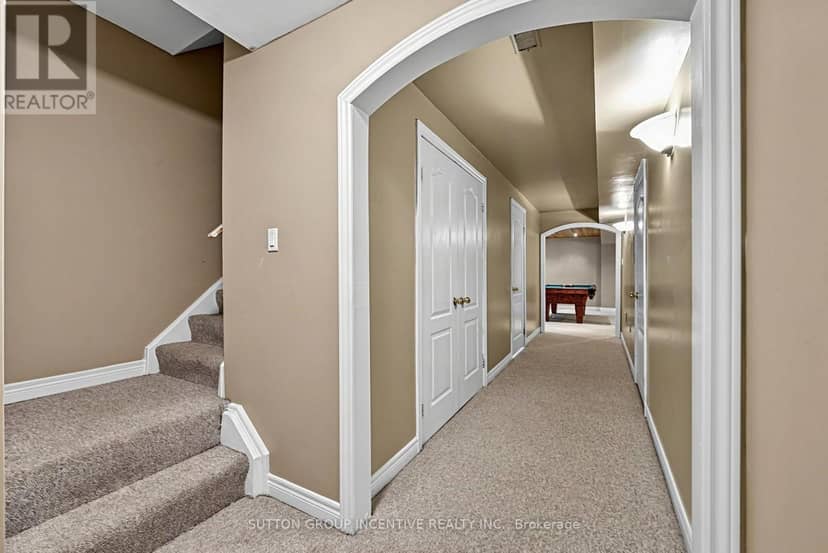 23 Prince Of Wales Drive — photo 24 of 36