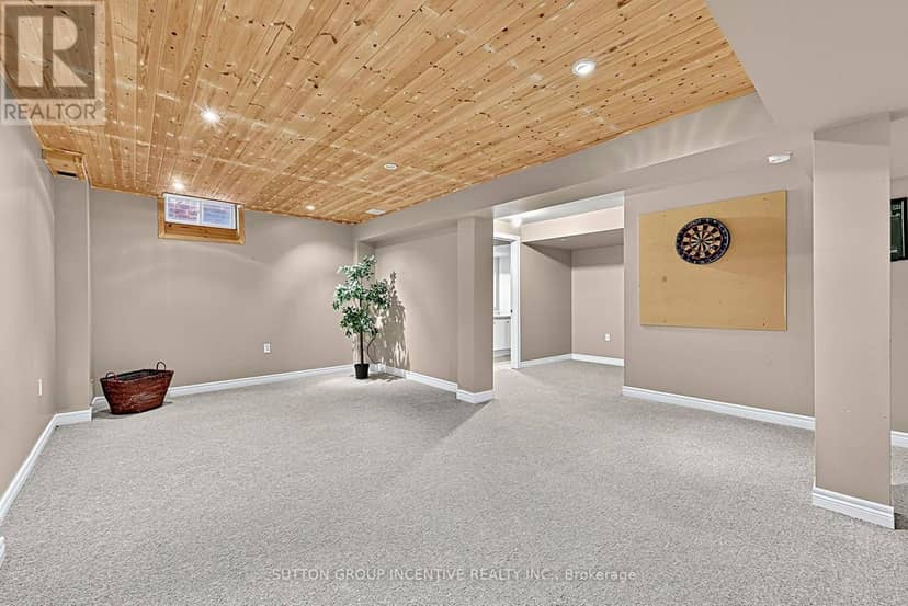 23 Prince Of Wales Drive — photo 27 of 36
