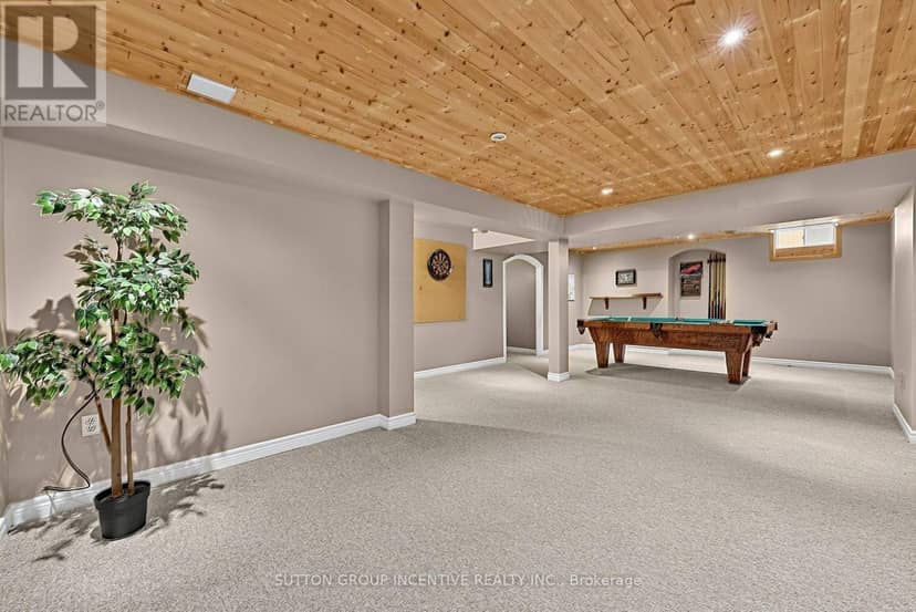 23 Prince Of Wales Drive — photo 28 of 36