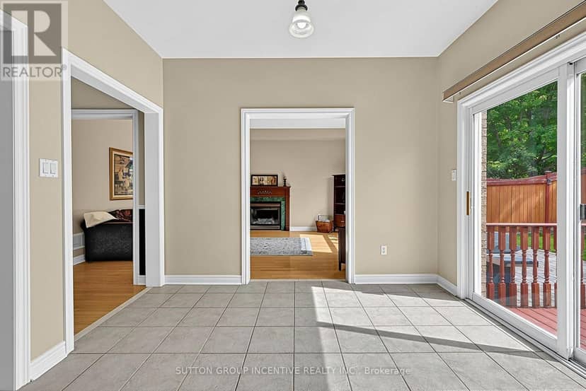 23 Prince Of Wales Drive — photo 9 of 36