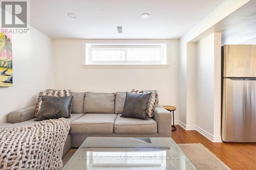 4230 Bloor Street W — photo 24 of 40
