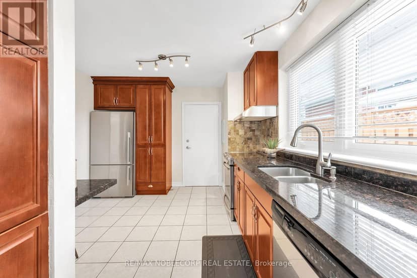 4230 Bloor Street W, Toronto, photo 7