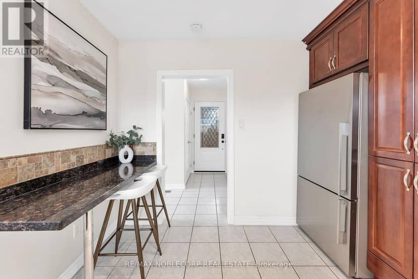 4230 Bloor Street W, Toronto, photo 8