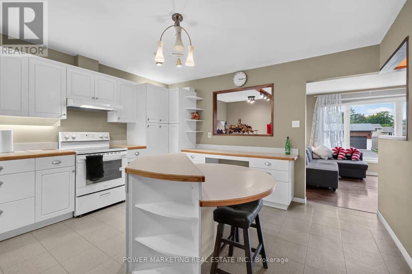 2213 Fillmore Crescent — photo 10 of 25