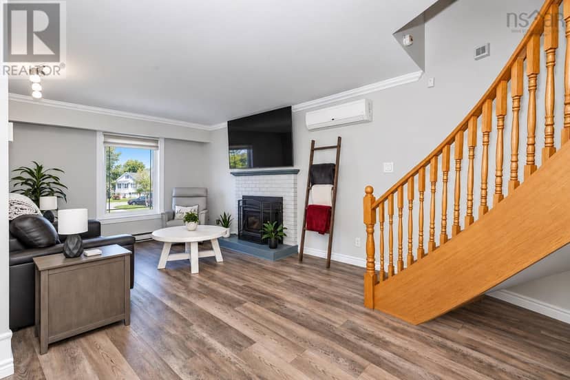 10 Melissa Crescent — photo 17 of 39