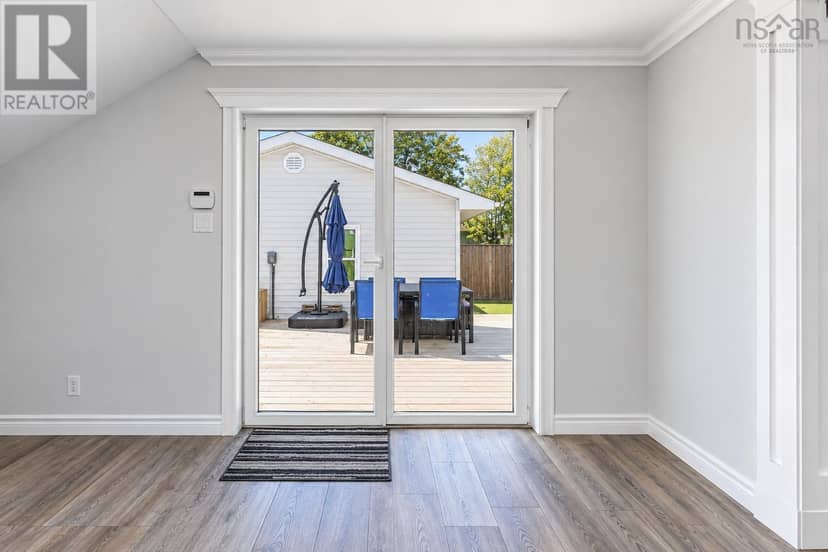 10 Melissa Crescent — photo 15 of 39