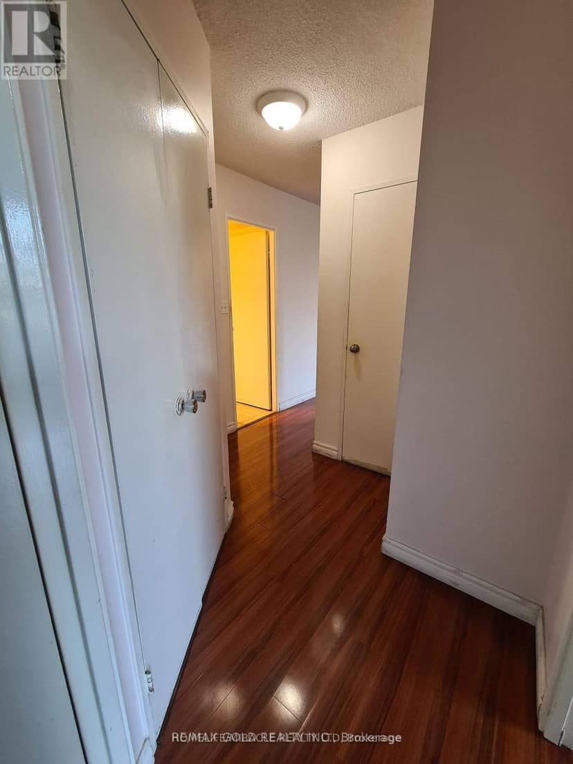 405 - 335 Driftwood Avenue — photo 5 of 18
