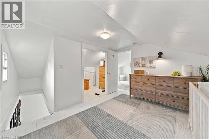 98 DUNDAS Street W — photo 19 of 35