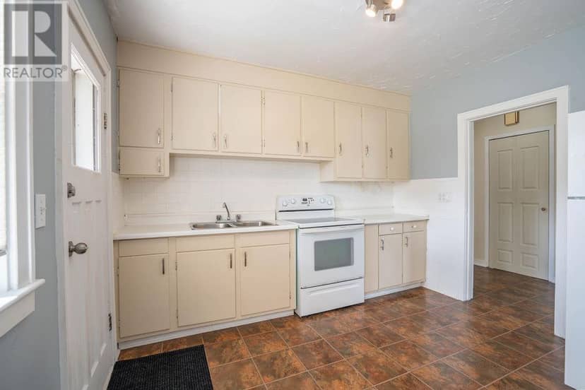 341 Devon RD — photo 8 of 24