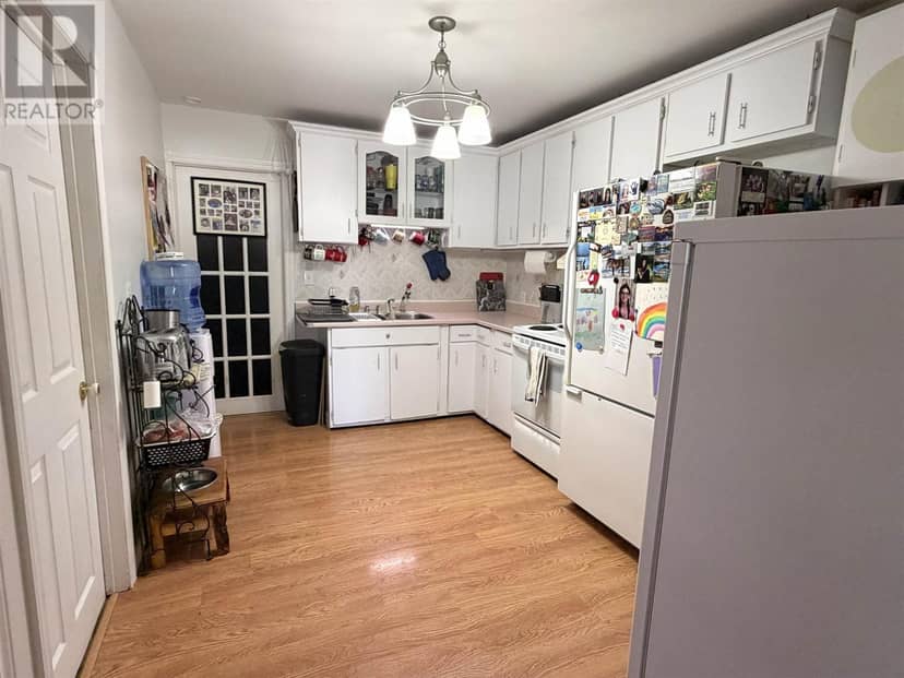 24 Pardee AVE — photo 14 of 22