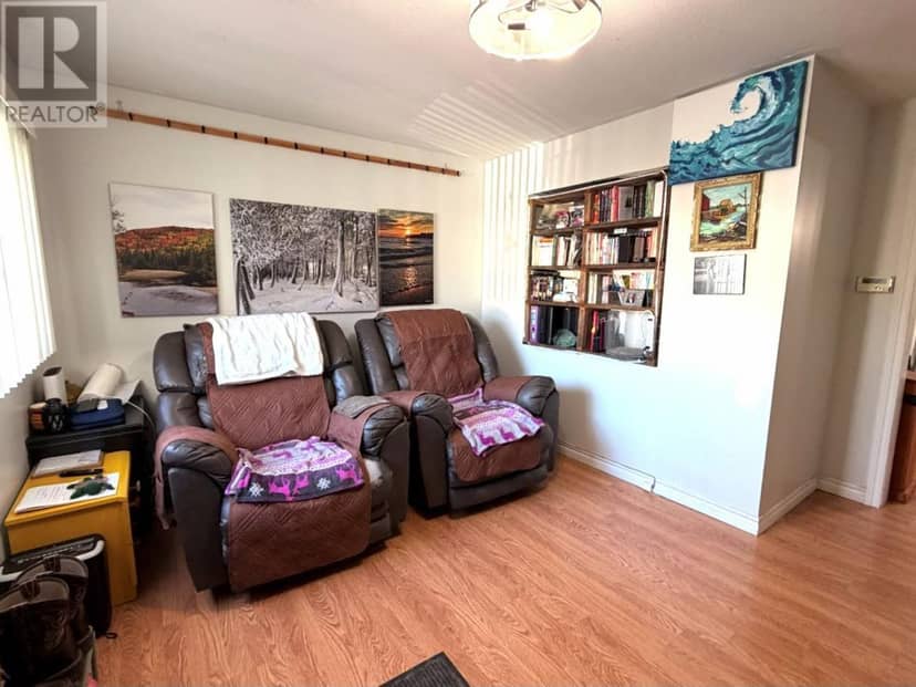 24 Pardee AVE — photo 10 of 22