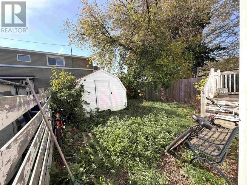 24 Pardee AVE — photo 5 of 22