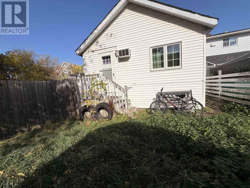 24 Pardee AVE — photo 3 of 22