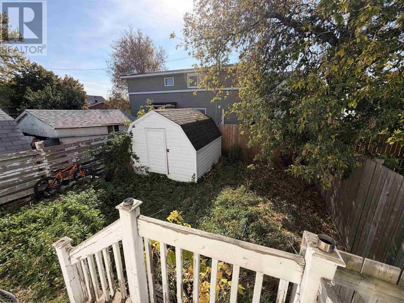 24 Pardee AVE — photo 4 of 22