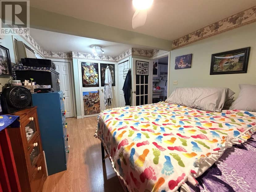 24 Pardee AVE — photo 19 of 22