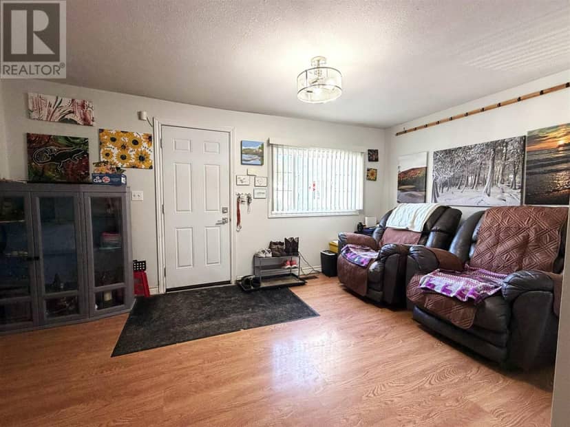 24 Pardee AVE — photo 7 of 22