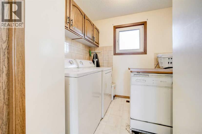 8605 19 Avenue — photo 21 of 40