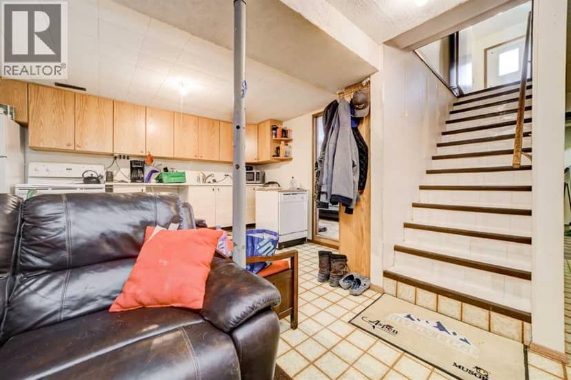 8605 19 Avenue — photo 23 of 40