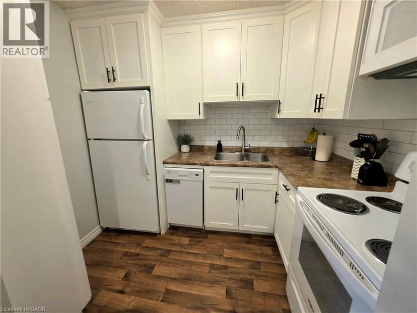 24 MOOREGATE Crescent Unit# 103 — photo 11 of 27