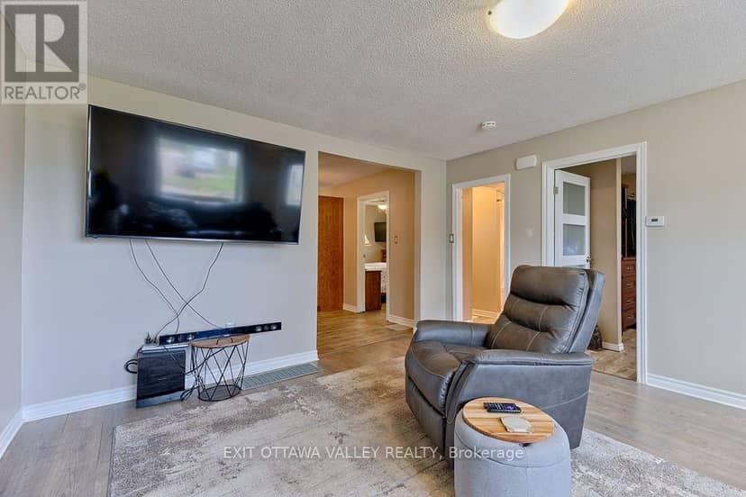 39 Creek Street — photo 10 of 40