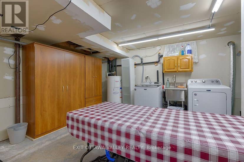 39 Creek Street — photo 21 of 40