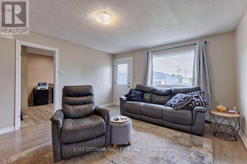 39 Creek Street, Whitewater Region, photo 8
