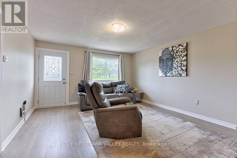 39 Creek Street — photo 9 of 40